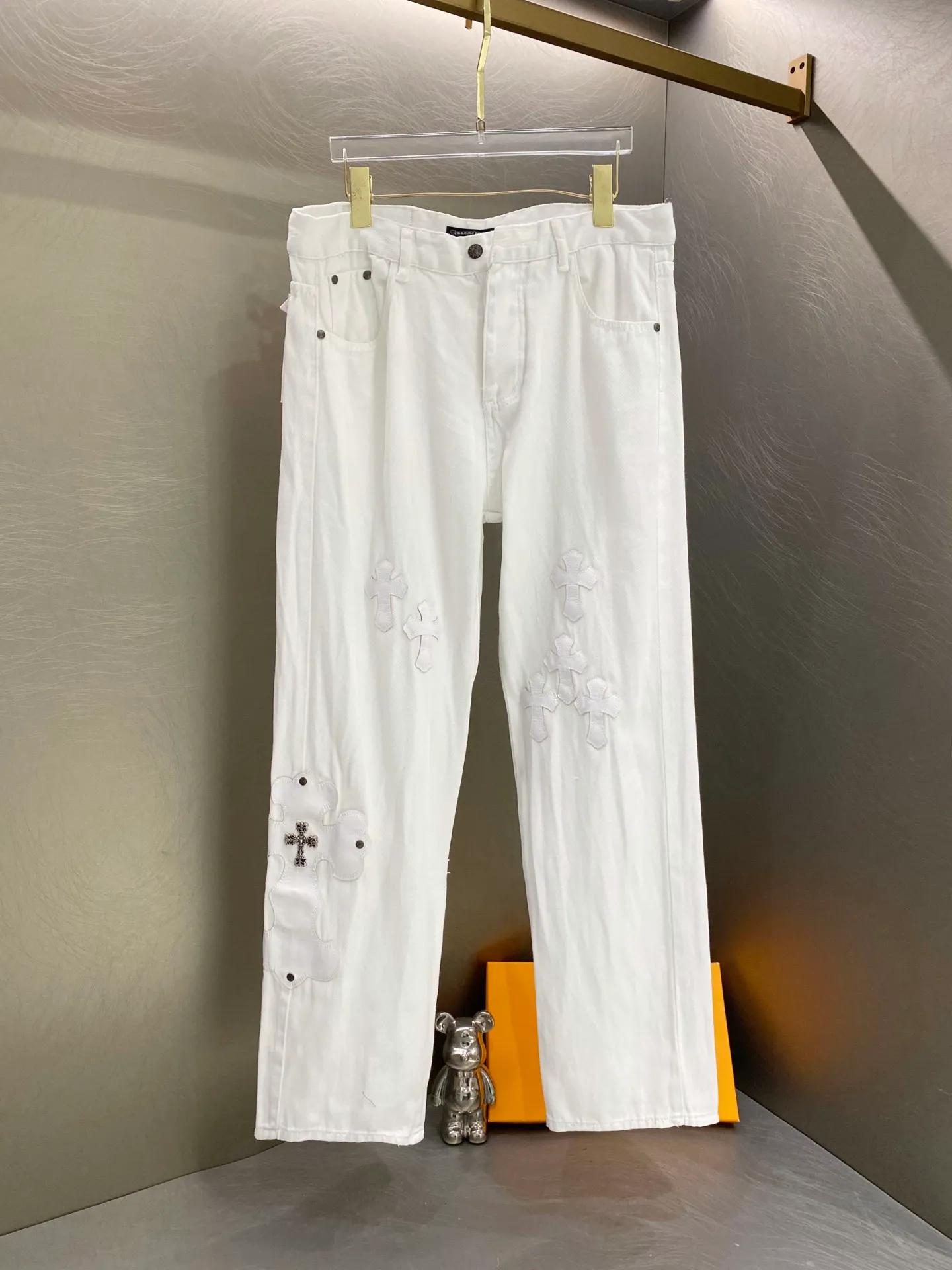 130 Chrome Hearts CH White ， Premium 。 ， 。 ， Cowhide Leather ， Retro 。White ， ， ， ， Same Style， ！ ： ： Black ， Black ， Black Martin Boots。 Silver ， ， 。 ： White T ， ， White Sneakers。 ， 、 。 ： Black ， ， Black Shoes。 Black ， ， ：White Size：M~3XL